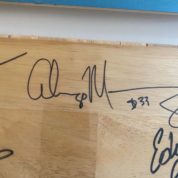 1992-1993 Charlotte Hornets Memorabilia - Picture 1 of 6